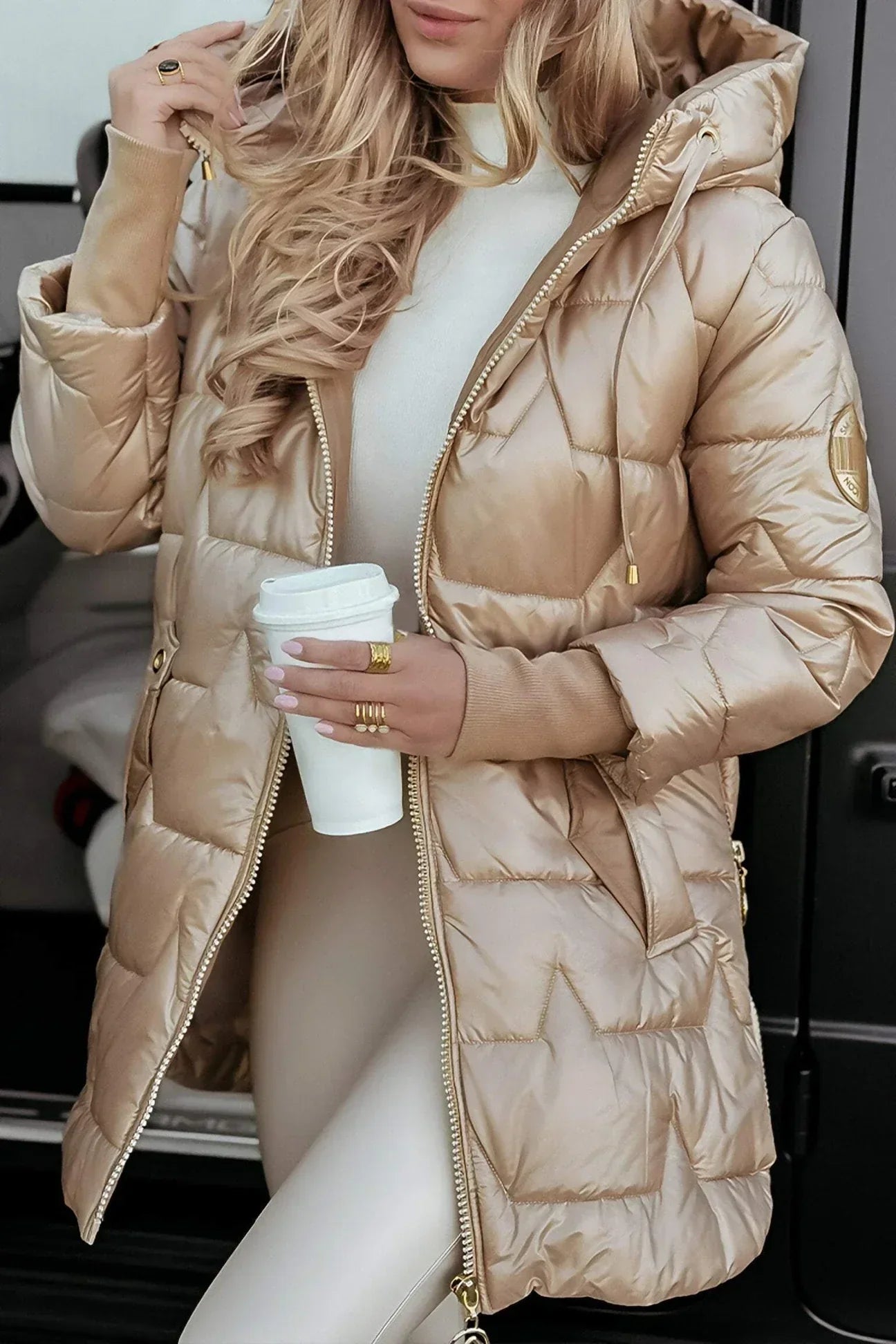 Nora – Manteau d’hiver élégant avec capuche et matelassage