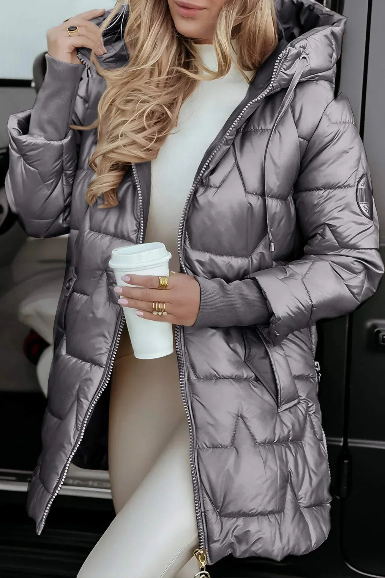 Nora – Manteau d’hiver élégant avec capuche et matelassage